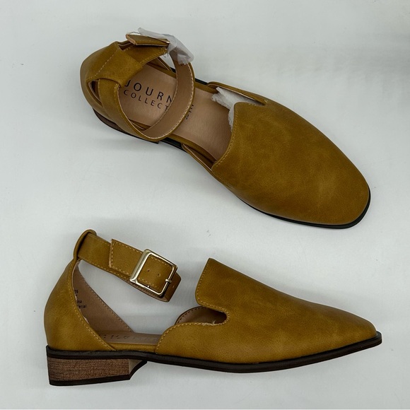 Journee Collection Womens Loreta Flat in Wide Widths Ankle Strap in Mustard 7WD - Picture 2 of 6